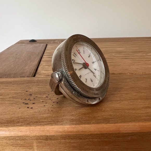 Levenger Time Zone International Clock SRA4/V357 Desk Executive Silver clock - Picture 2 of 11